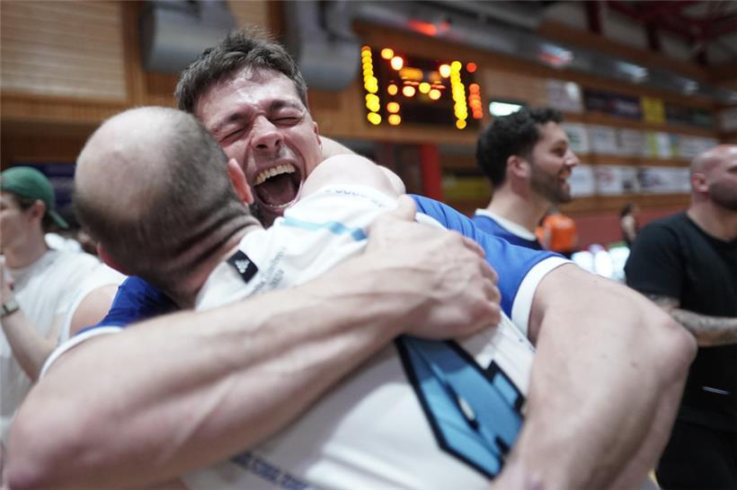 Große Freude bei Yann Wolff über den ersten Meistertitel mit seiner Etzella Ettelbrück
