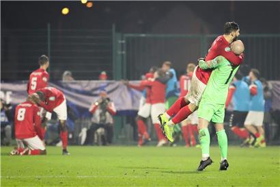 Große Freude bei den Spielern des FC Rouen: Der Viertligist schlägt den FC Metz mit 3:0 
