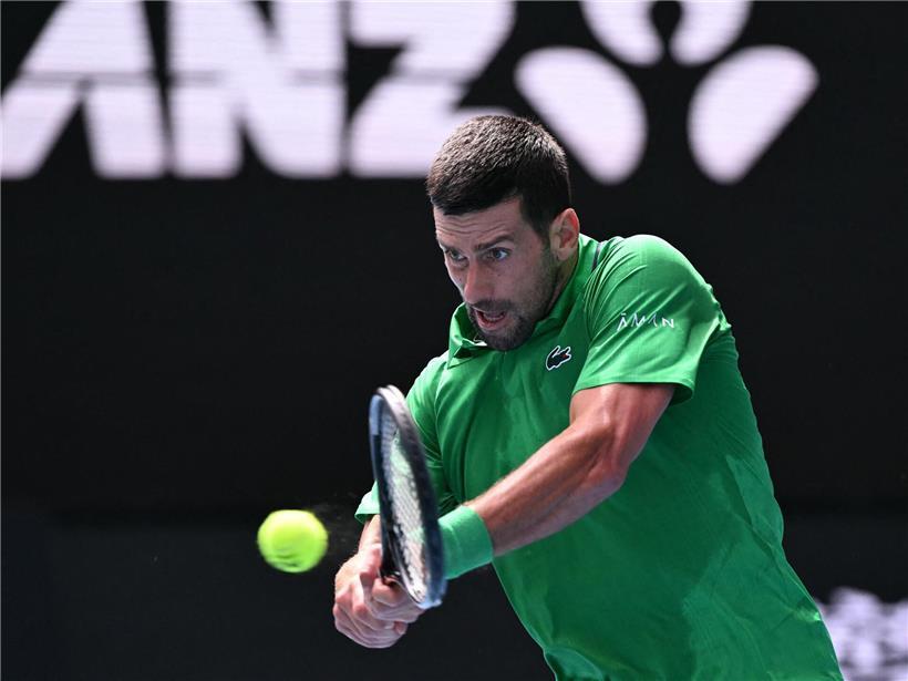 Novak Djokovic zeigt enttäussten Gesichtsausdruck nach Halbfinaleinzug bei Tennisturnier