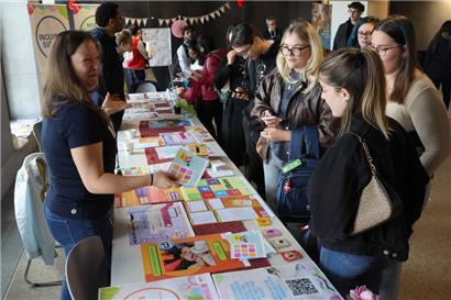 Großer Andrang herrschte am Donnerstag beim Welcome-Day an der Uni.lu, wo der Schulbeginn nächste Woche ist

