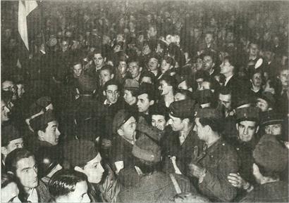 Großer Bahnhof: Am 5. November 1945 gegen 3 Uhr mitten in der Nacht kommen die Luxemburger aus Tambow hierzulande an. Seit 1943 waren sie in russischer Kriegsgefangenschaft.
