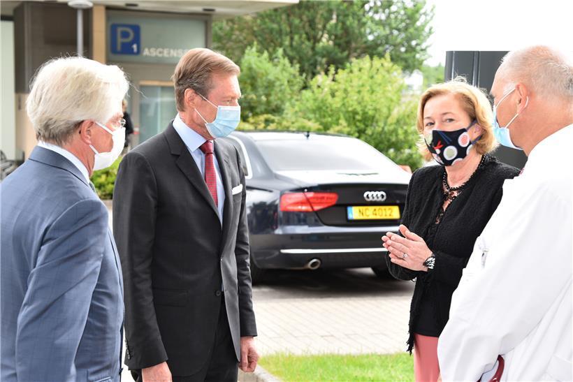 Großherzog Henri und Gesundheitsministerin Paulette Lenert verhindern mit ihren Masken Ansteckungen
