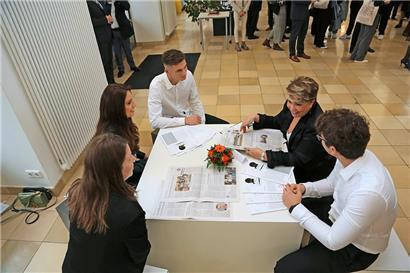 Großherzogin Maria Teresa ließ es sich nicht nehmen, nach der Eröffnungszeremonie am Tisch der LHCE Times vorbeizuschauen
