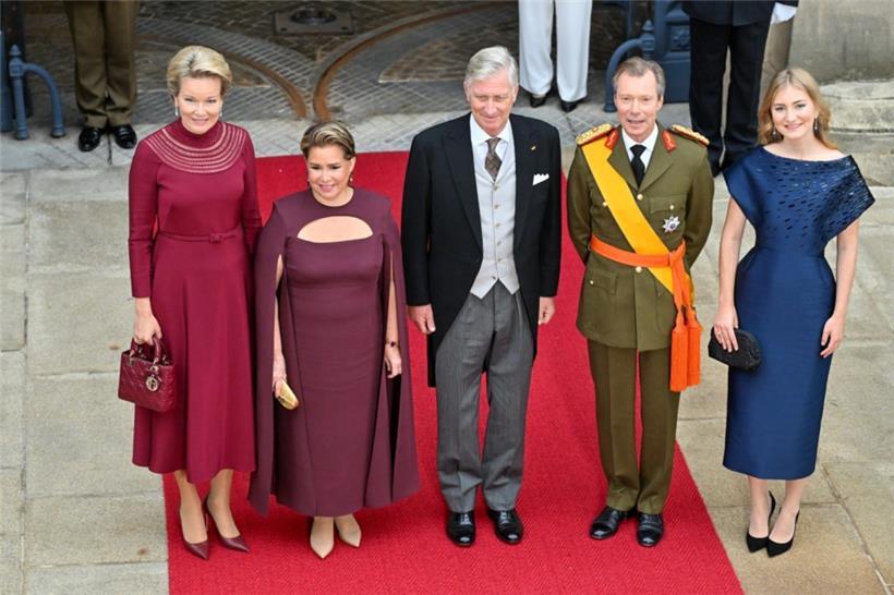 Großherzogin Maria Teresa mit Königin Mathilde von Belgien, König Philippe von B...