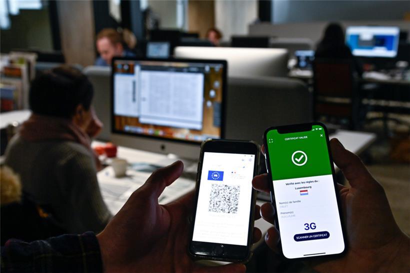 Grünes Licht für Geimpfte, Genesene und negativ Getestete: An die Arbeit geht es für Mitarbeiter seit Samstag erst nach Validierung der entsprechenden Zertifikate
