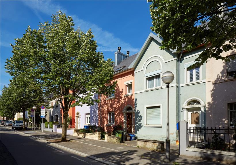 Gruppe von sechs Einfamilienhäusern in der rue Karl Marx. Architekt Joseph Jentgen.
