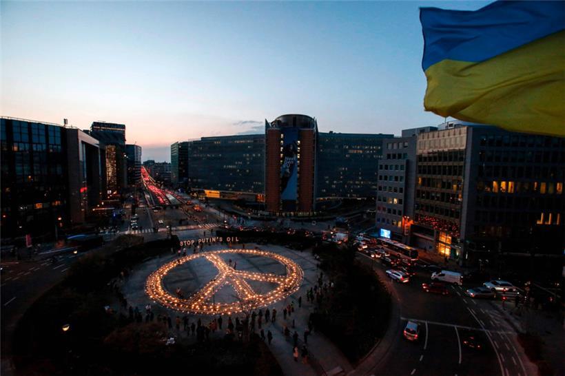 Gruß vor den Gipfeln: Mahnwache für die Ukraine in der Nähe des Sitzes der Europäischen Union
