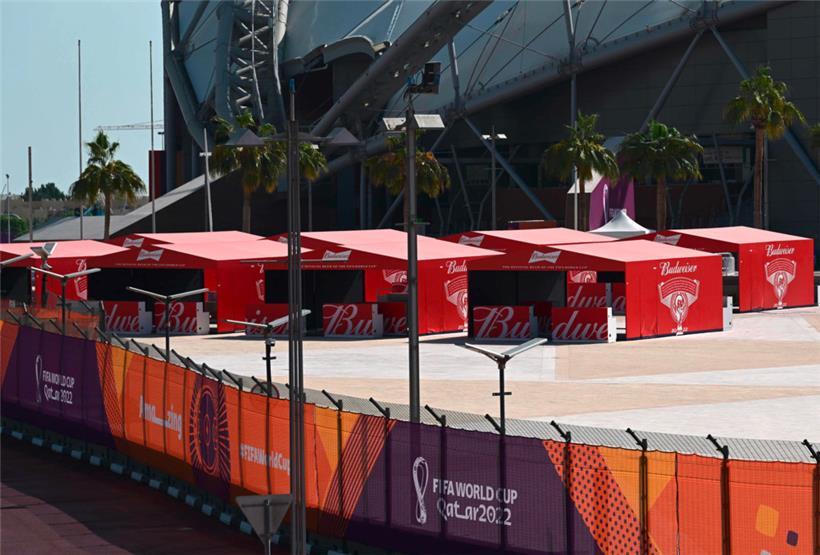 Guardian-Kolumnistin Marina Hyde meinte, allein schon Budweiser als alleinige Biermarke bei der WM käme einem Bierverbot gleich
