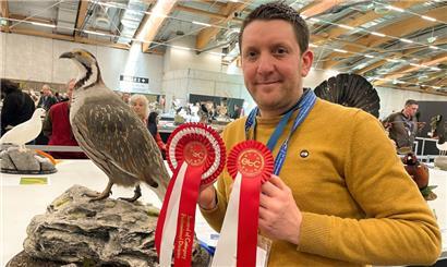 Guillaume Becker mit seinem Himalayakönigshuhn
