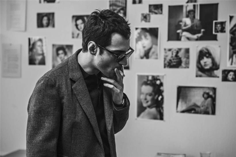 Guillaume Marbeck gibt in „Nouvelle Vague“ die Filmikone Jean-Luc Godard
