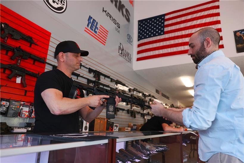 Guns don’t kill people? Solches Tötungsgerät gehört zur normalen Ausstattung in manchen US-Haushalten.
