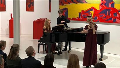 Gut besuchte Matinée in der Fondation Valentiny in Remerschen: das Kammermusikkonzert von Natalia van der Mersch (r.) und Natalia Kovalzon
