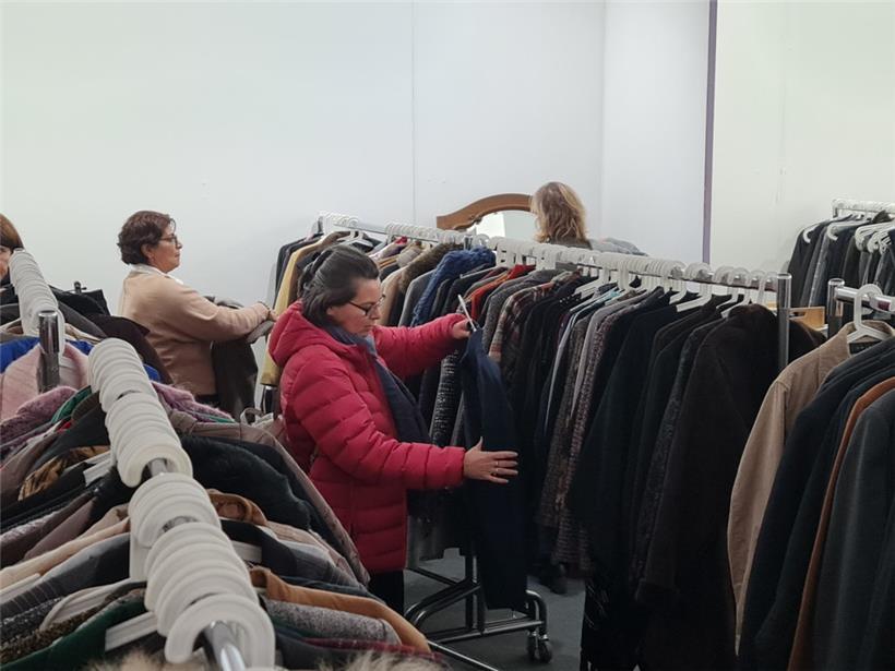 Gut erhaltene Secondhand-Kleidung gab es auch