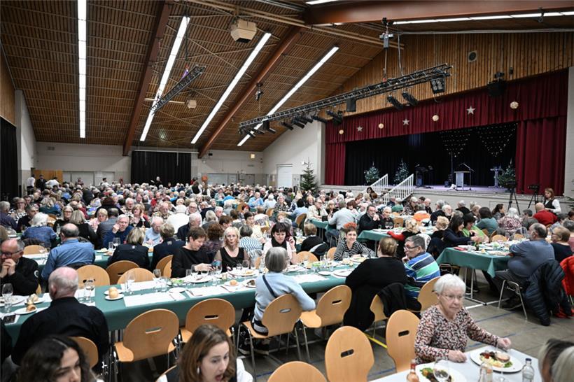 Gut gefüllter Saal