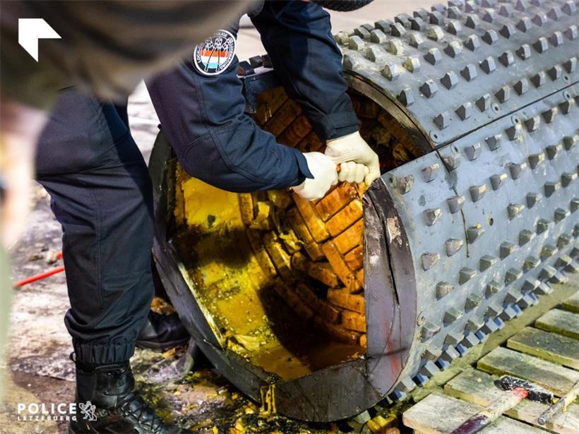 Gut geschützt in einem Baumaschinen-Zylinder: ein nicht alltägliches Drogenversteck