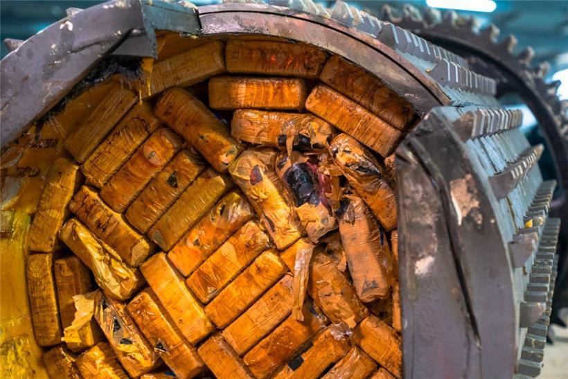 Gut geschützt in einem Baumaschinen-Zylinder: ein nicht alltägliches Drogenversteck
