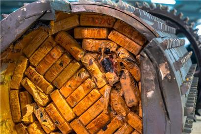 Gut geschützt in einem Baumaschinen-Zylinder: ein nicht alltägliches Drogenversteck
