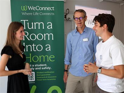 Drei Gründer von Weconnect 2023 stehen vor guter Bilanz, aber es fehlen noch Zimmerangebote.