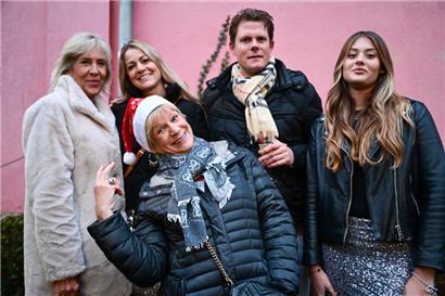 Gute Stimmung bei der Weihnachtsfeier vor der Kufa
