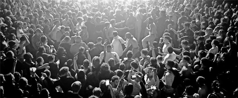 Gute Stimmung vor ausverkauftem Saal in der Rockhal
