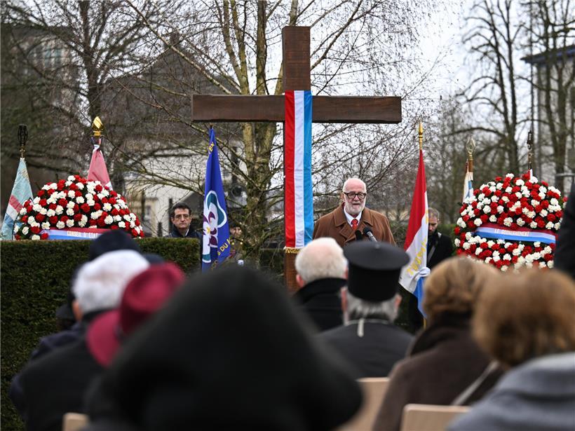 Porträt von Guy Dockendorf, professioneller Unternehmer vor neutralem Hintergrund, Business-Porträtfoto