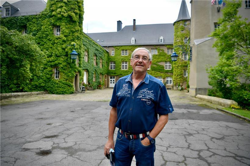 Guy Geimer, einer der Regisseure im Hof der Miami-Universität, wo das Stück zweimal aufgeführt wird 
