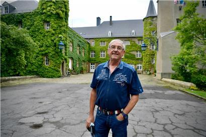 Guy Geimer, einer der Regisseure im Hof der Miami-Universität, wo das Stück zweimal aufgeführt wird 
