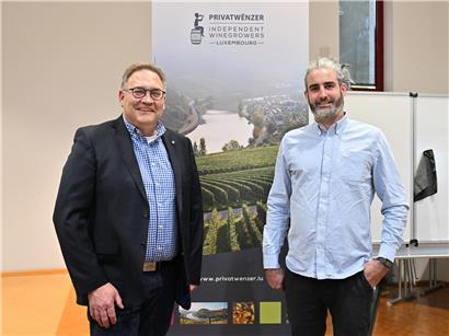 Porträt von Guy Krier und Jeff Konsbrück, renommierten Designern im Bereich Innenarchitektur und Möbeldesign