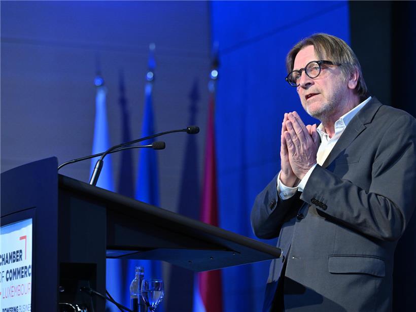 „Journée de l‘économie“ diskutiert Europas Zukunft Guy Verhofstadt spricht über globale Herausforderungen und die zunehmende Brutalität in der Weltpolitik