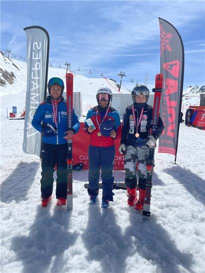 Gwyneth ten Raa (l.) bejubelte ihren ersten Podestplatz
