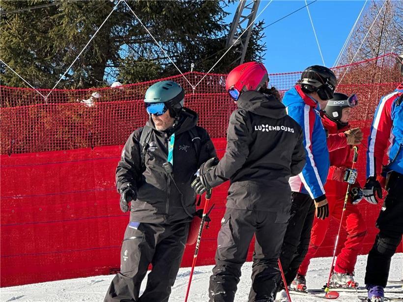 Gwyneth ten Raa und Schweizer Yves de Roche bei intensiver Zusammenarbeit 2024, Geschäftspartner im kreativen Austausch