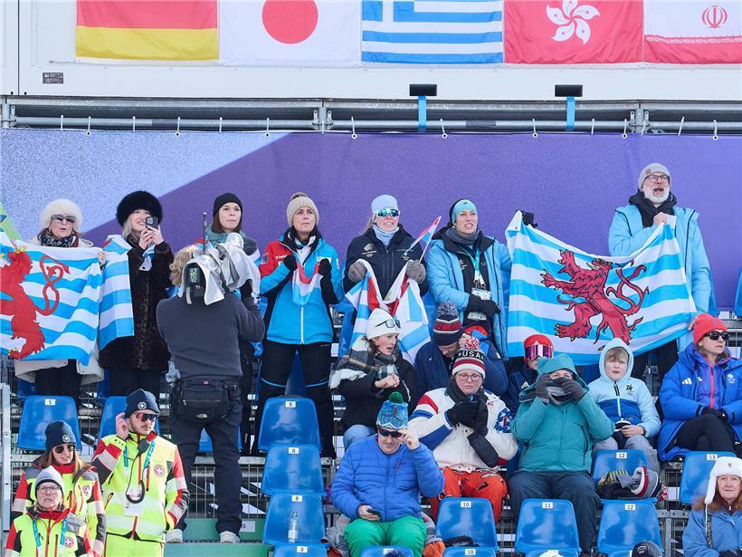 Gwyneth ten Raa umgeben von Familie und Freunden, die sie liebevoll unterstützen und begleiten