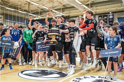 HSG Nordwest Handballteam ungeschlagen beim Turnier, jubelnde Spieler in Aktion auf dem Spielfeld