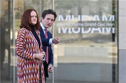 Haben derzeit Grund zu Sorgen: Bettina Steinbrügge (Mudam-Direktorin) und Jean-Paul Olinger (Mudam-Verwaltungsratspräsident)
