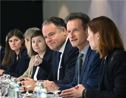 Haben konkrete Vorschläge für Luxemburgs KI-Zukunft: Gérard Hoffmann (M.) und Carlo Thelen (2.v.r.)
