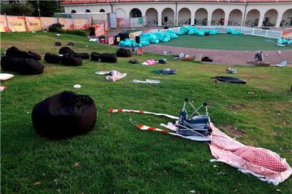 Habseligkeiten von Mitgliedern der jüdischen Gemeinde sind am Ort einer Schießerei am Bondi Beach in Sydney am 15. Dezember 2025 zu sehen
