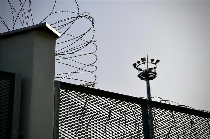 Haft allein unterdrückt nur die Symptome. Die eigentlichen Ursachen für Verbrechen werden nicht bereinigt.
