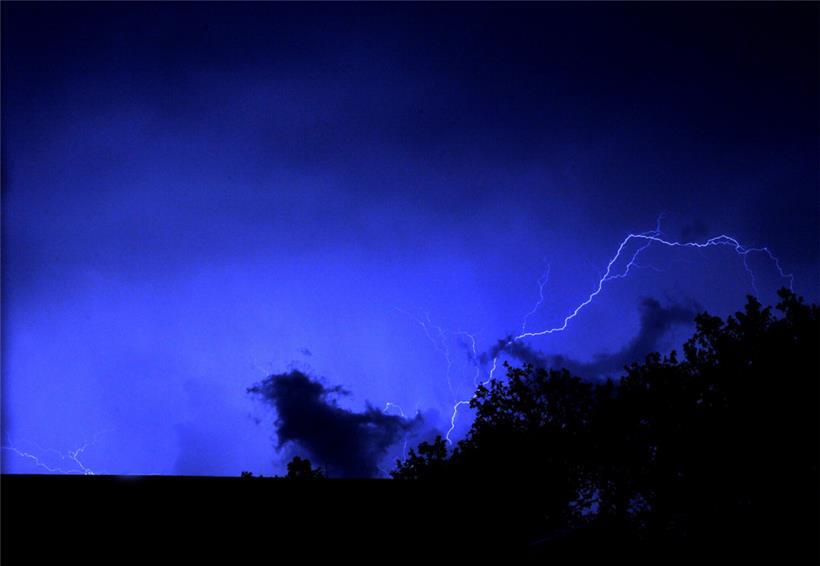 Hagelkörner mit einer Größe von drei bis fünf Zentimeter Durchmesser könnten in Luxemburg niedergehen
