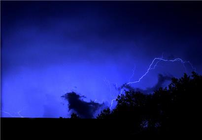 Hagelkörner mit einer Größe von drei bis fünf Zentimeter Durchmesser könnten in Luxemburg niedergehen
