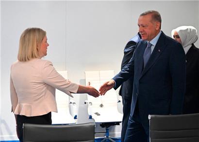 Handschlag mit historischen Folgen: Die schwedische Premierministerin Andersson und der türkische Präsident Erdogan
