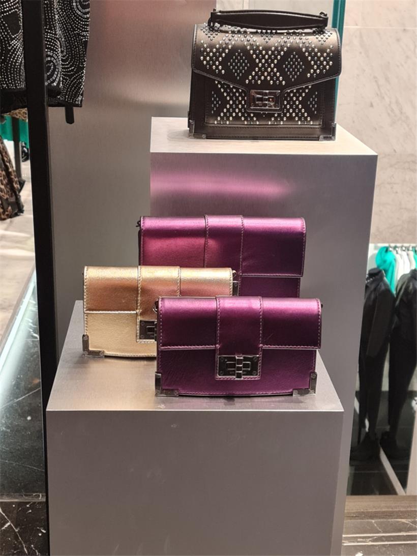 Handtaschen sind bei „The Kooples“ nach wie vor der Renner