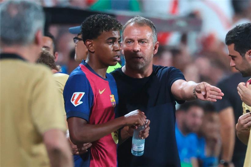 Hansi Flick setzt auf eine Mischung aus jungen Talenten wie Lamine Yamal (im Bild) und erfahrenen Spielern
