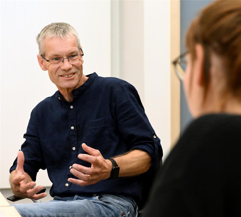 Harman Hoekstra stottert und teilt sich doch gerne mit – wenn sein Gegenüber es denn zulässt
