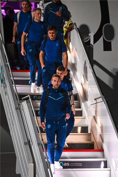 Harry Kane landete am Dienstagabend mit der englischen Nationalmannschaft in Doha

