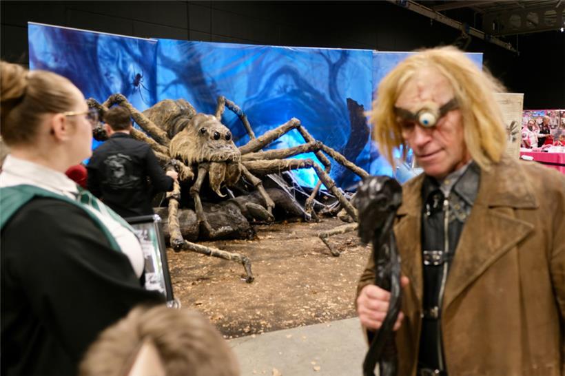 Harry-Potter-Fans konnten sich mit der Riesenspinne Aragog ablichten lassen