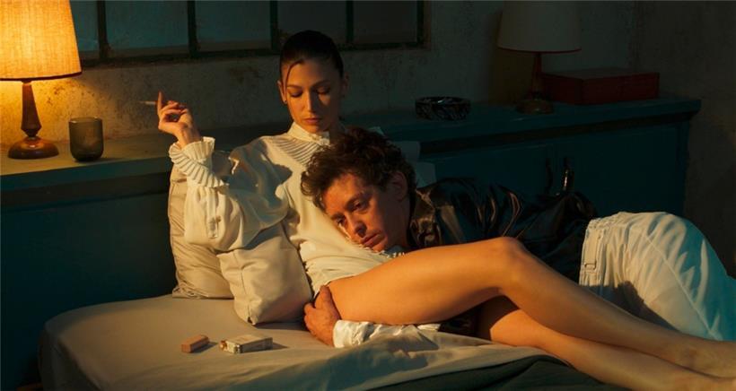 Hauptdarsteller Nahuel Pérez Biscayart (r.) und Úrsula Corberó (l.) in „Kill the Jockey“
