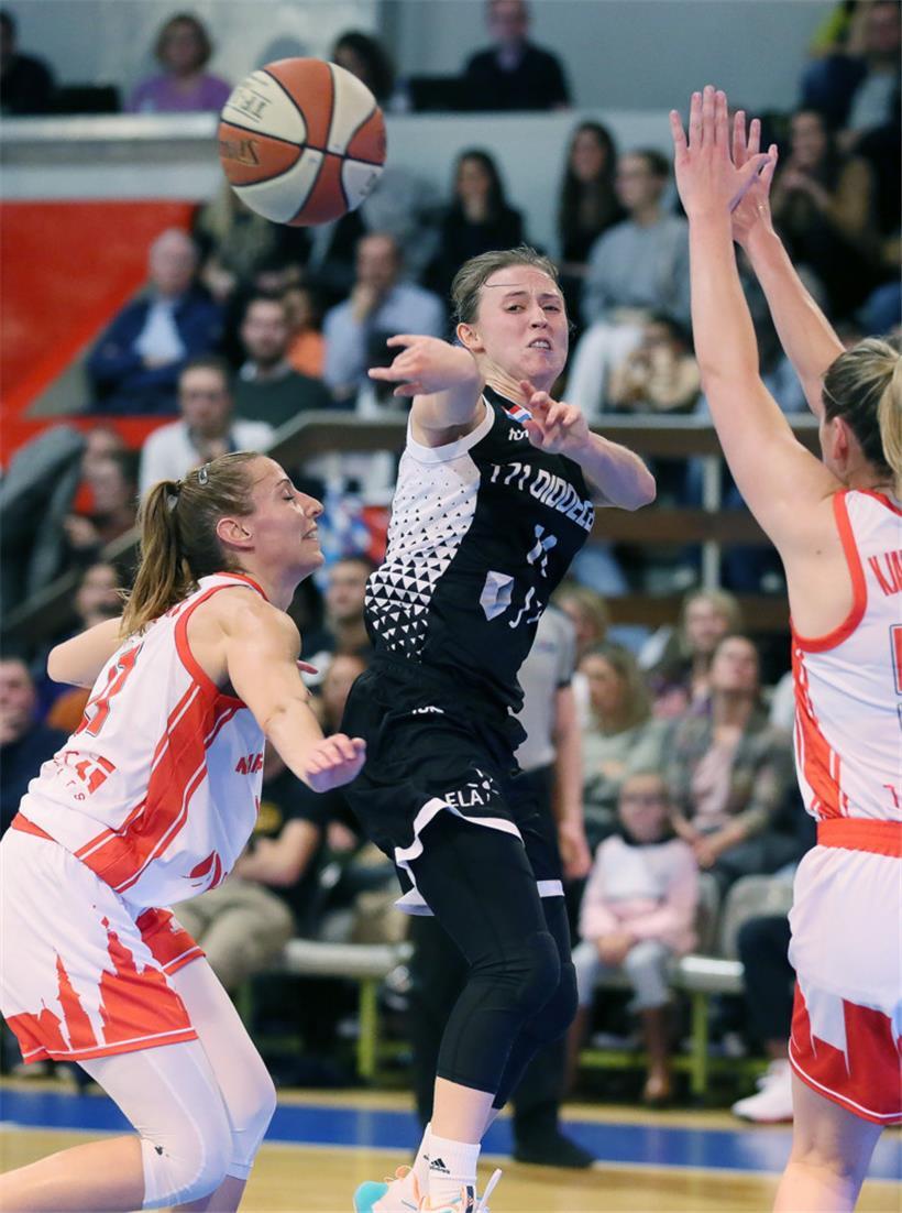 Hauptgrund für den Erfolg gegen Namur war für Catherine Mreches (in Schwarz) das Düdelinger Kollektiv
