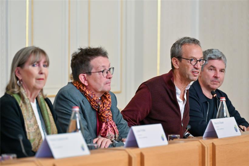 Hauptstadt-Bürgermeisterin Lydie Polfer, der Erste Schöffe Maurice Bauer, Den-Atelier-Geschäftsführer Laurent Loschetter und Rockhal-Direktor Olivier Toth (v.l.n.r.) auf der Pressekonferenz
