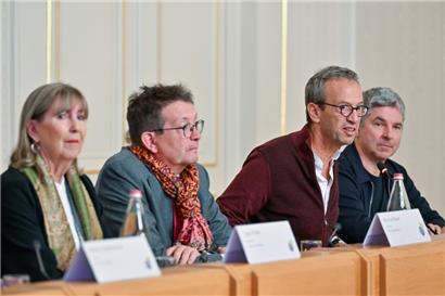 Hauptstadt-Bürgermeisterin Lydie Polfer, der Erste Schöffe Maurice Bauer, Den-Atelier-Geschäftsführer Laurent Loschetter und Rockhal-Direktor Olivier Toth (v.l.n.r.) auf der Pressekonferenz
