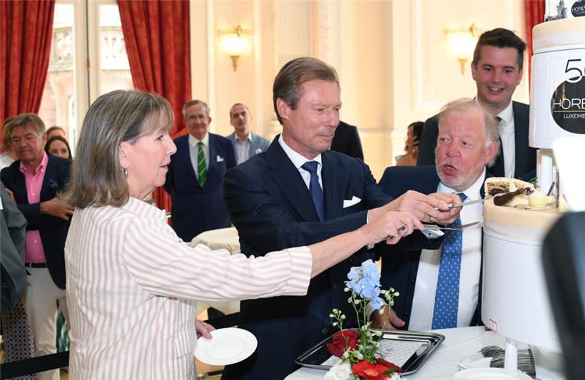 Hauptstadtbürgermeisterin Lydie Polfer, Großherzog Henri, Horesca-Präsident Alain Rix und Minister Lex Delles bei der Feier im „Cercle Cité“ 
